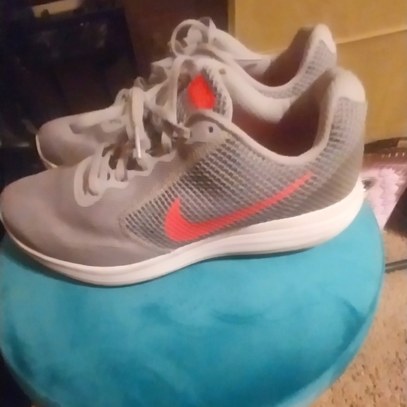 Women's nike shoe - Picture 2 of 3